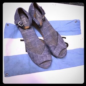 TOMS wedges